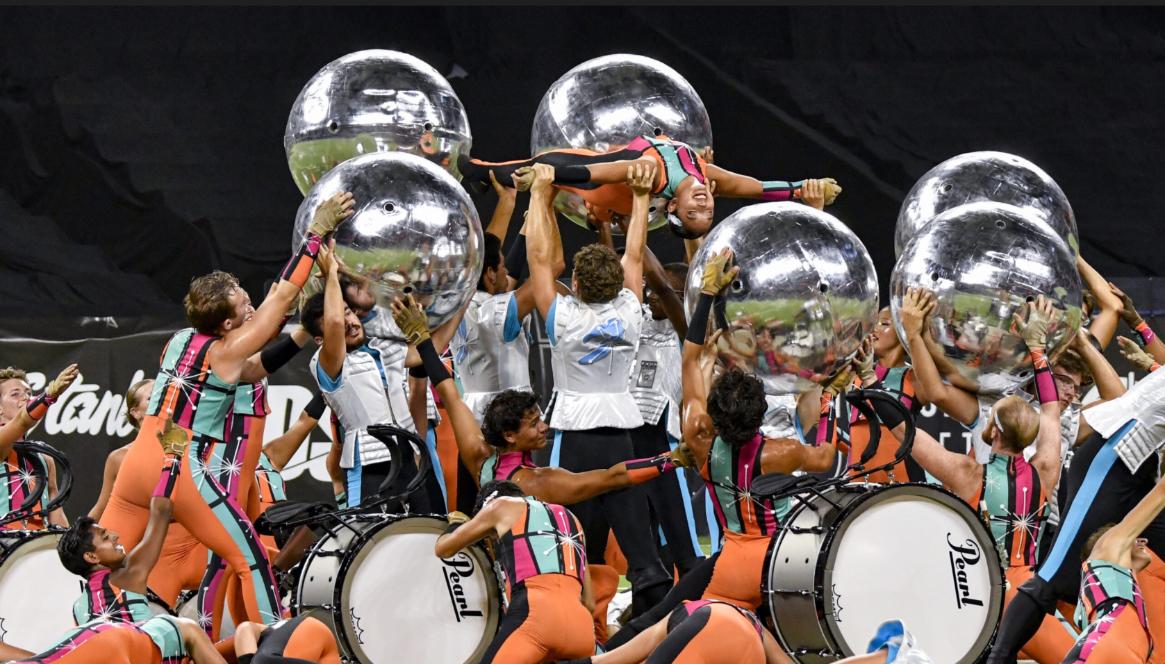 “BOOM”: Boston Crusaders, Dentum Retro-Futuristik yang Mengguncang DCI 2025